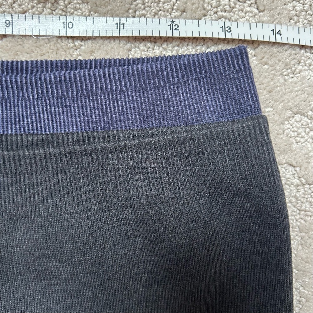 Two Pair of Women’s Ribbed Acid Wash Fabletics Leggings Size Small - Picture 3 of 6
